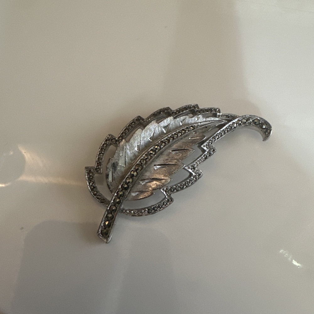 Vintage British Dainty Sphinx 16340 Silver Tone Marcasite Leaf Brooch Pin
